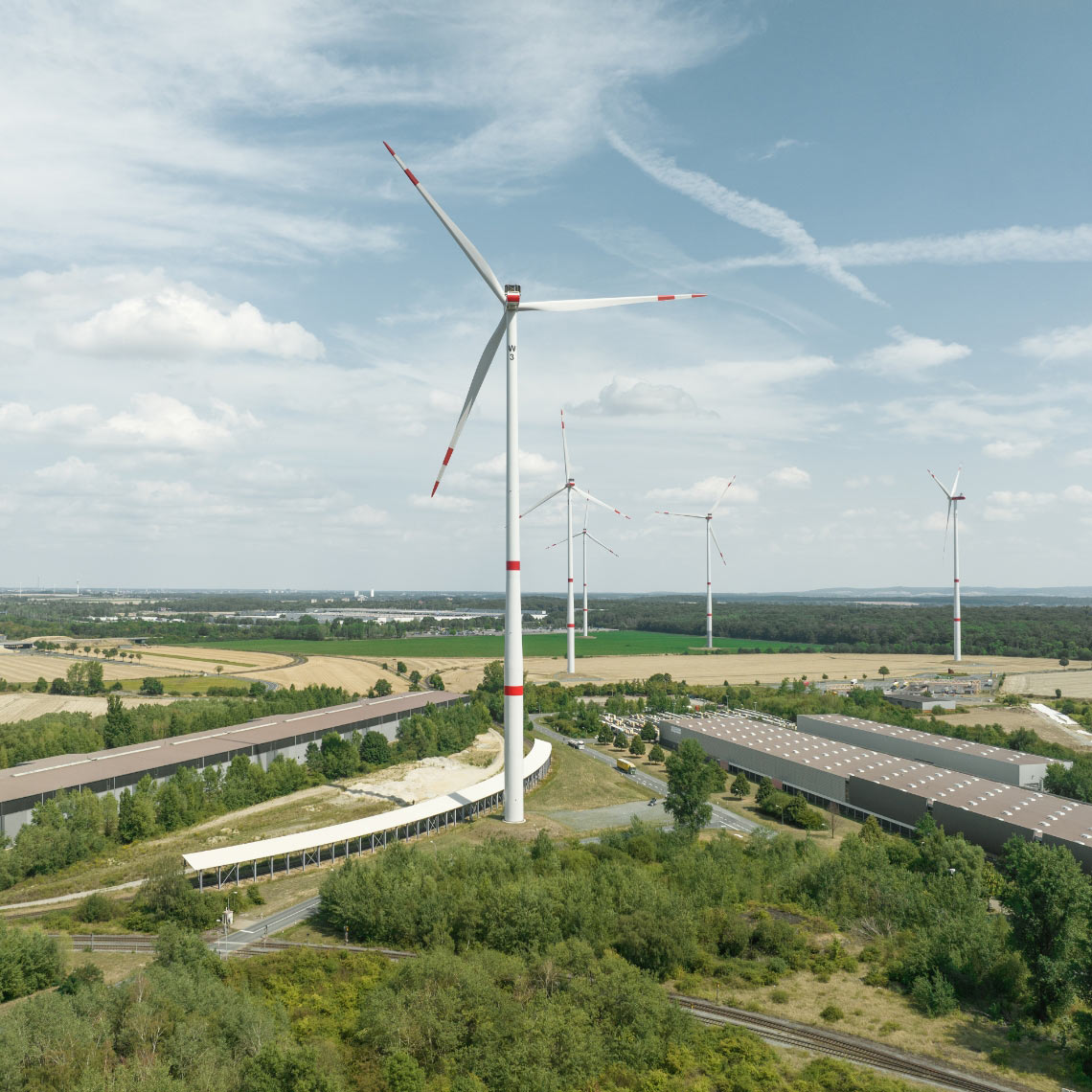 Strom aus erneuerbaren Energien mit Windkraft und innovativen Rohrtechnologien